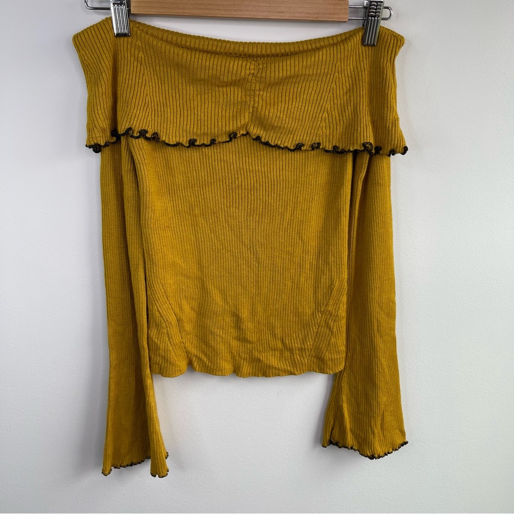 Mustard Off-Shoulder knit Top Shop Women’s Top Size 6 Flare sleeves